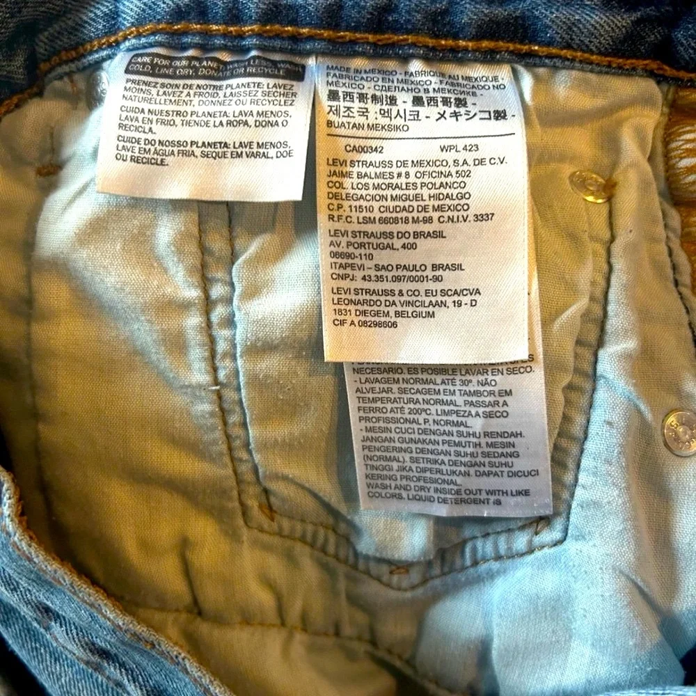 Levi’s 501 women’s jean shorts button front 30” waist
